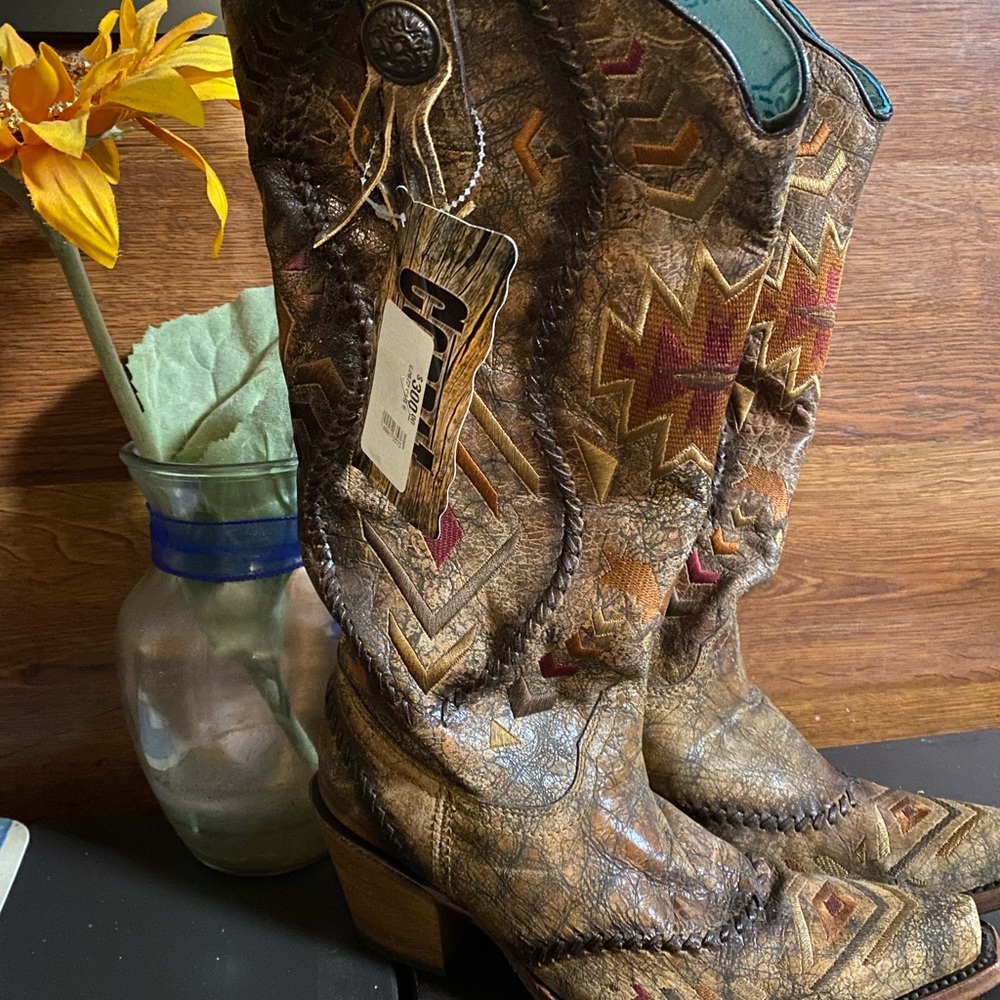New with tags Woman’s 16” Corral Cowboy boots